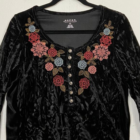 Fairycore Whimsigoth Witchy Black Floral Embroidered Velvet Top Size Medium - Picture 2 of 9